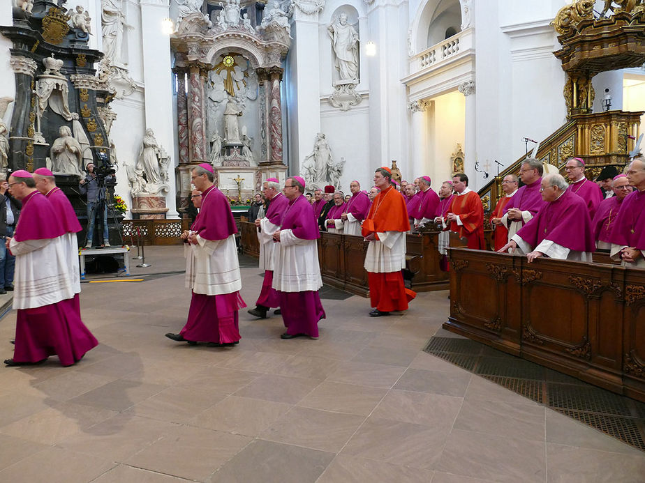 Abschlussvesper der Bischofskonferenz mit Austeilung des Bonifatiussegens (Foto: Karl-Franz Thiede)